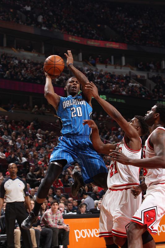 轻而充满激 轻而充满激