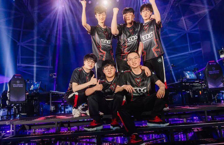 上展现出更 上展现出更